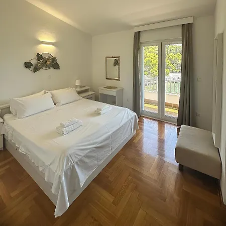 Hosta Apartment