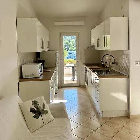 Apartament Hosta *