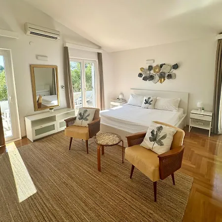 Hosta דירה חוואר